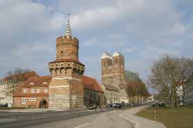 Der Mitteltorturm und die Marienkirche